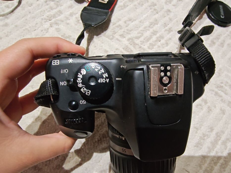 DSLR Canon EOS 1000D