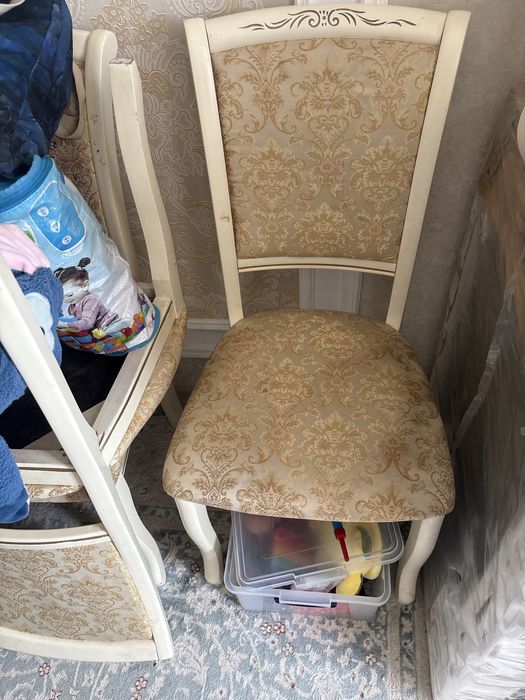 Стулья  цвет слоновая кость