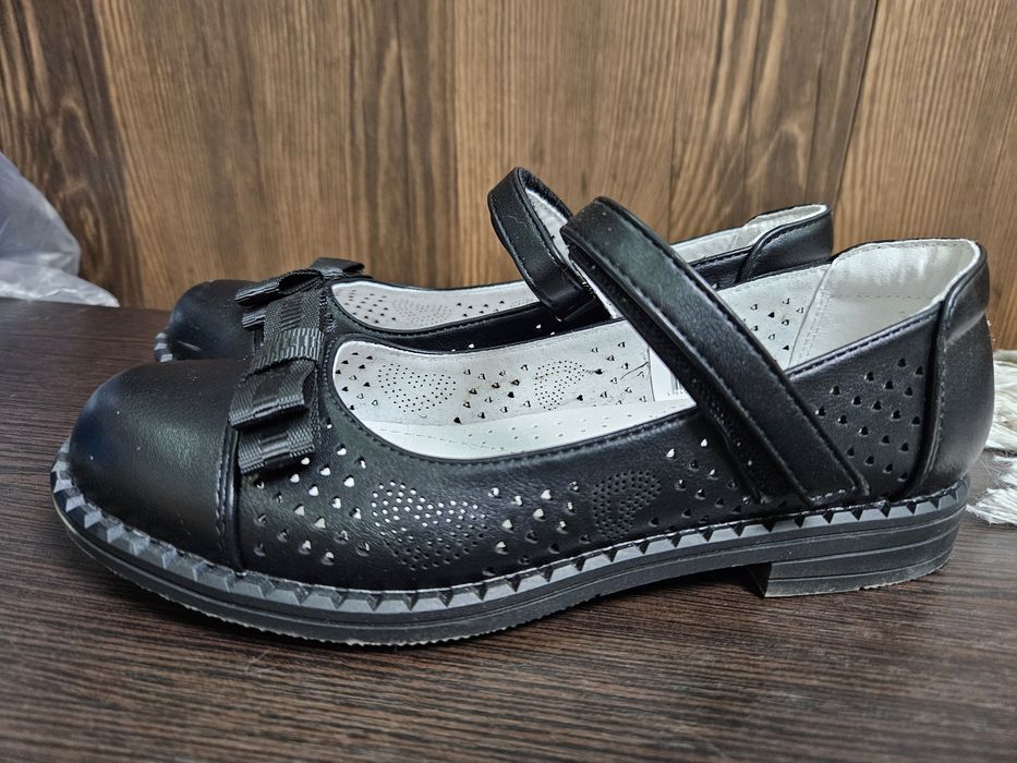 Продам туфли на девочку