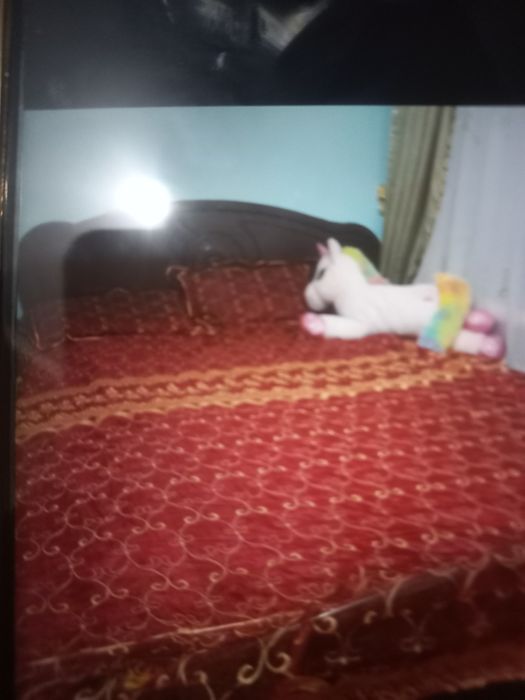 В наличии есть диван, трюмо, шкаф и полки в хорошем состоянии