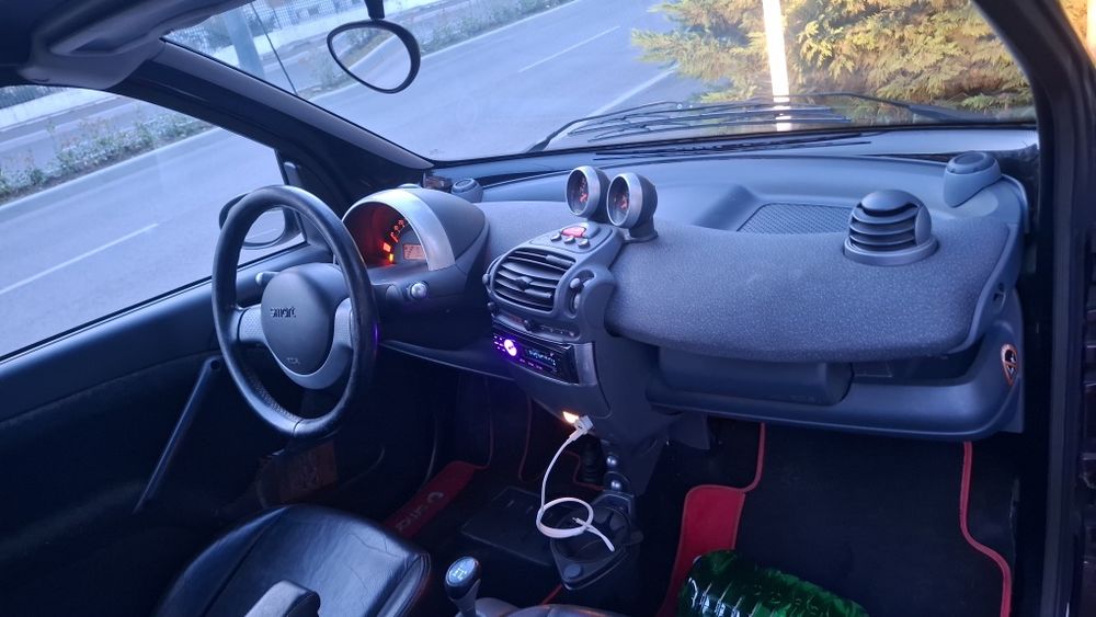 Vand sau schimb cu 4x4 cu carlig smart Four Two automat cabrio