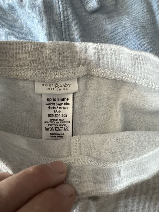 3 buc Next pantaloni grosi bebe 0-3 luni, în stare foarte bună.
