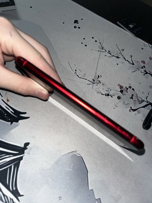 iPhone 11 красного цвета