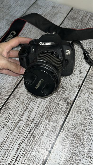 Фотоаппарат Canon EOS700D