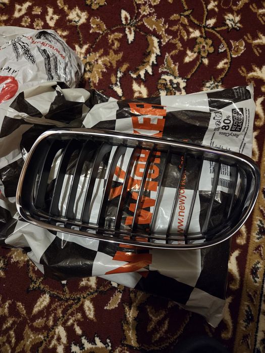 Grila Stânga față BMW originală E90/91 LCI  2008-2011