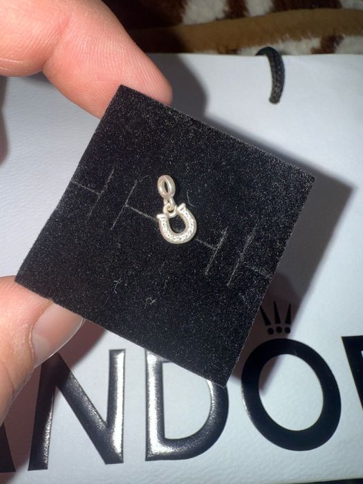 Vând pandantive Pandora originale