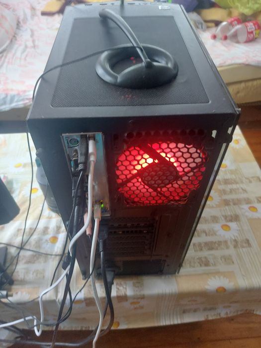 Компютъра с монитор