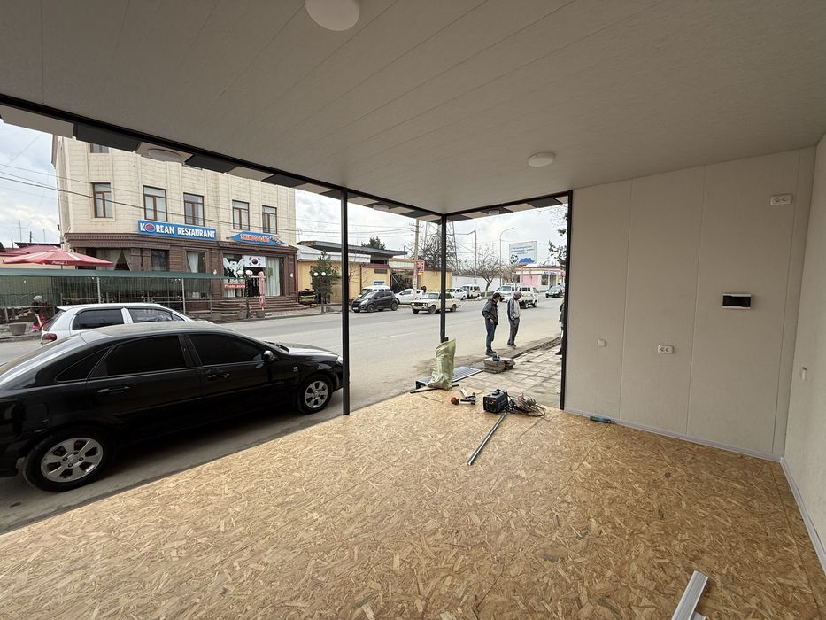 Срочно 20кв жой берилади арендага. Юлни устида. Жойи яхши.Куринейдиган