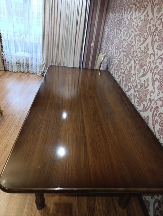Катта стол (кўриниши зўр, янгидей) СРОЧНО!