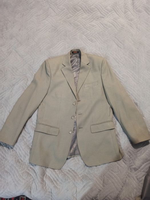 Продам костюм тройка