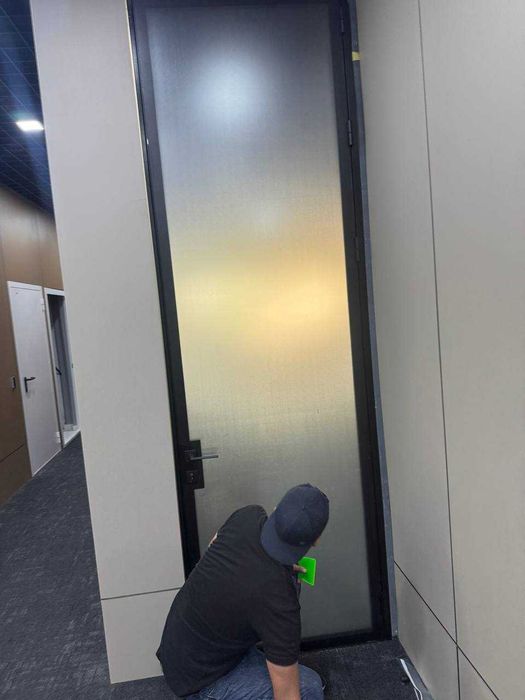 Тонировка и солнцезащита для офисных зданий, ресторанов и автомобилей.