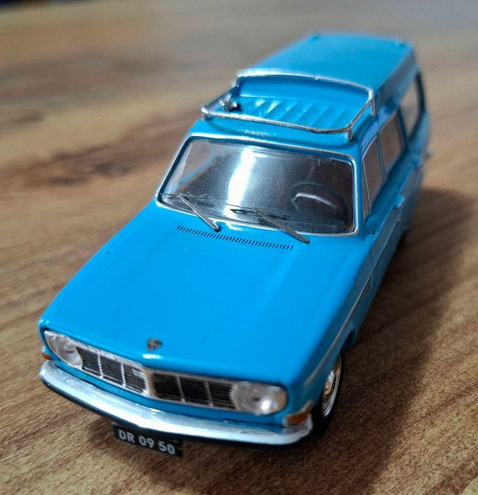 продавам метални и пластмасови модели на автомобили мащаб 1:43