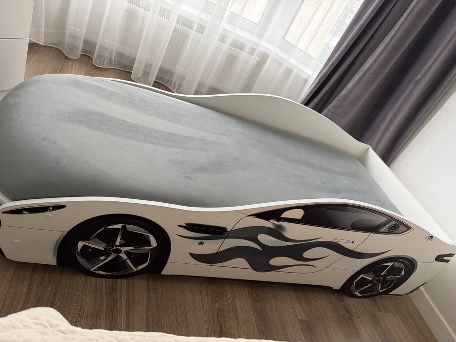 Детская кровать машинка