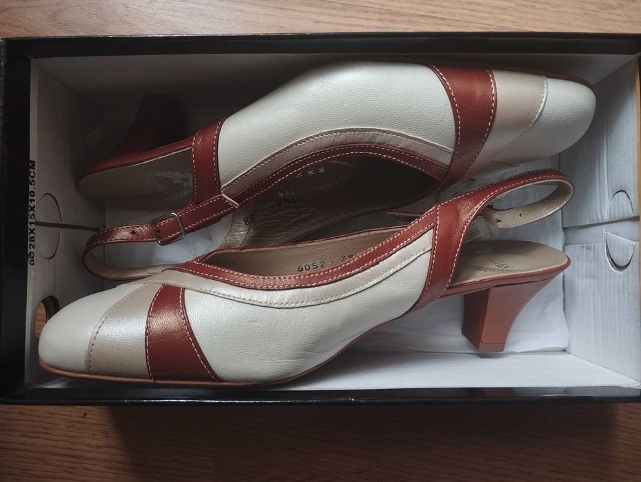 Стилни пролетни/есенни дамски обувки на къс стабилен ток