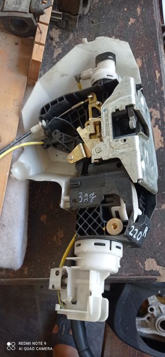 Замок Мерседес w220. С присоской.