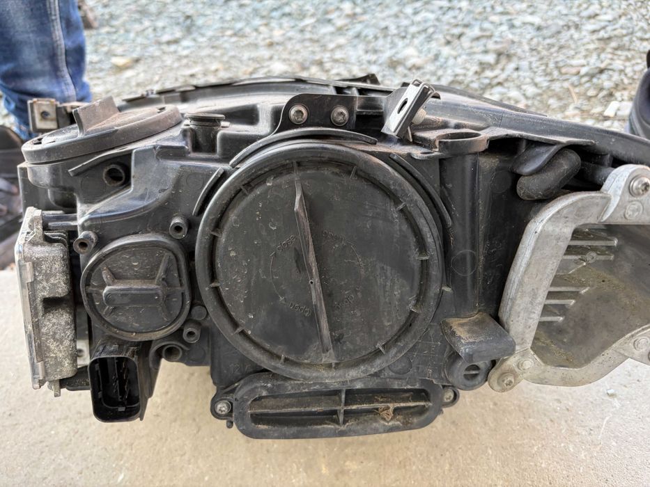Far / Faruri BMW Seria 5 F10 F11 Complete Xenon Anglia Adaptive Originale Oem