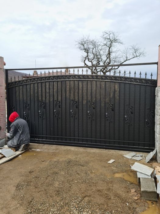 Метални врати и огради