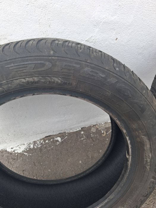 Vând două cauciucuri Debica aproape noi.