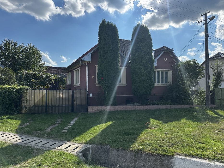 Vând Casa si Teren in Budus.