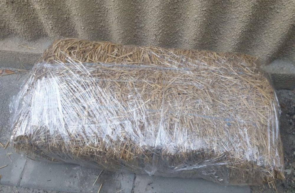 Baloti de paie infoliati