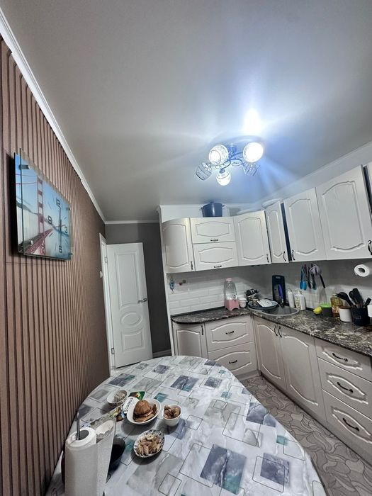 Продам 4ком в 6 мкрн