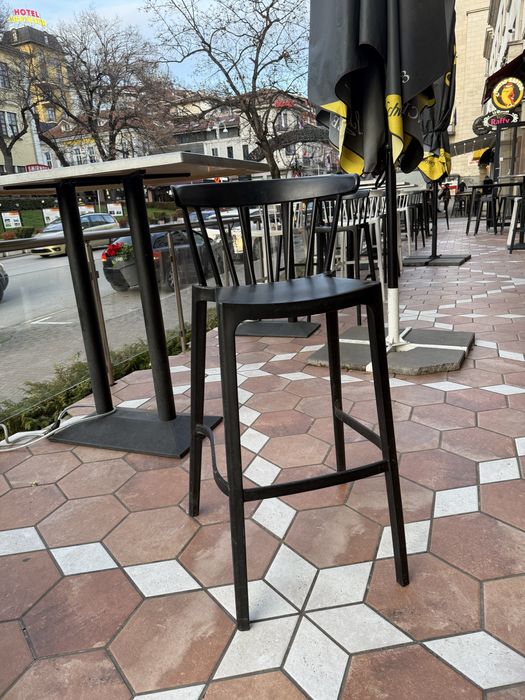 Бар маси и бар столове