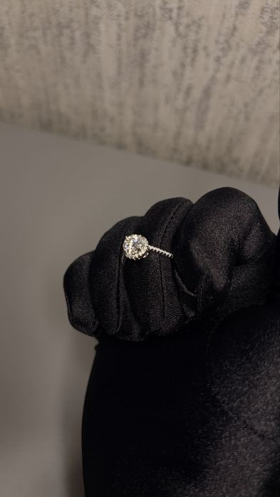 Пръстен с moissanite VVS1, 1.0 карата.