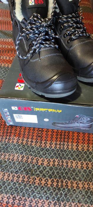 Продам ботинки летние