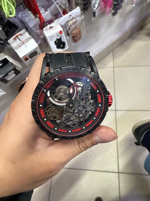 Часы оригинал требует малого ремонта