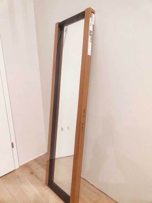 продавам огледало чисто ново,закупено от Икеа,размер 40/150 см