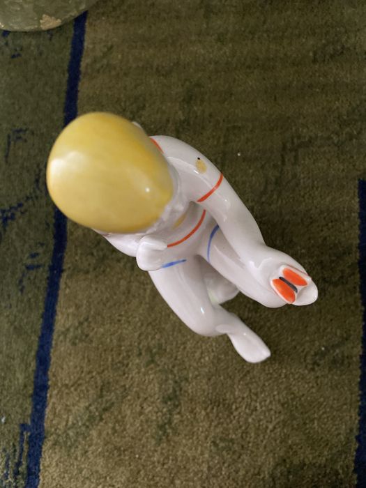 Статуэтка Мальчик с бабочкой. Полонне ЗХК