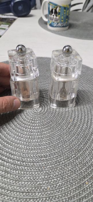 Механичка мелничка за сол и черен пипер