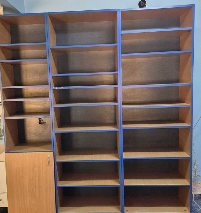 Mobilier  spațiu  comercial