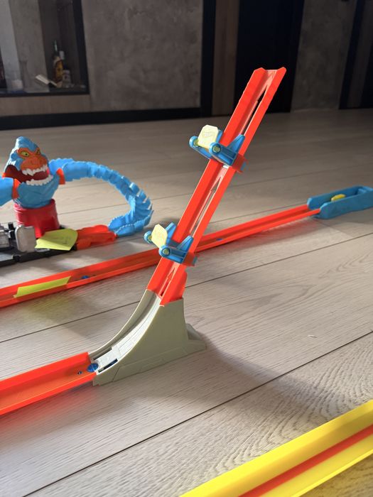 Hot wheels track