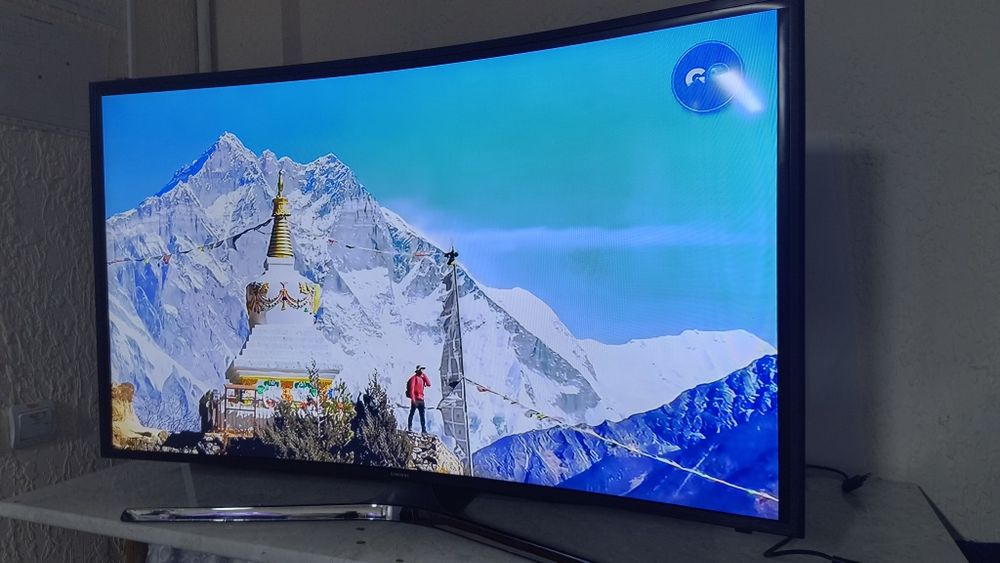 Большой изогнутый Samsung 49" (124 см) Smart TV