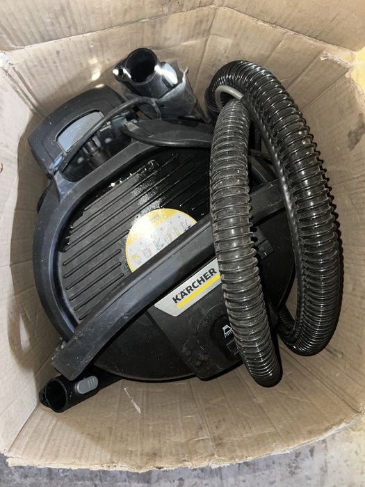 Перяща прахосмукачка Karcher se 4