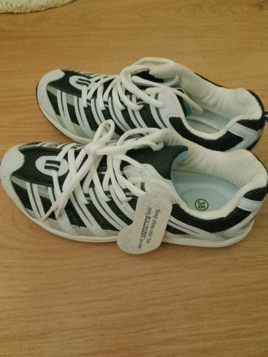 Нови маратонки 38