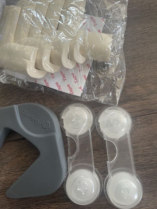 Комплект обезопасители и предпазители за деца