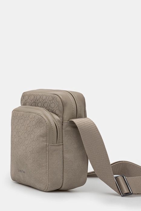 Барсетка Calvin Klein бежевая, монограммная