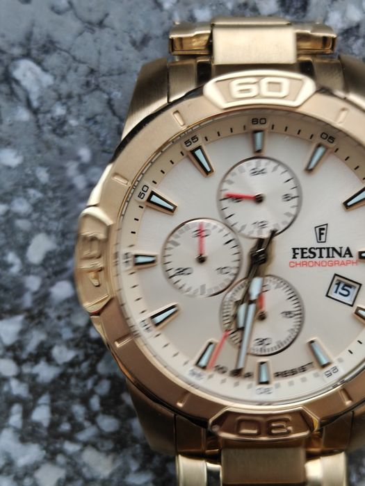 Ceas Festina Chronograph Auriu – 10 ATM, stare excelentă