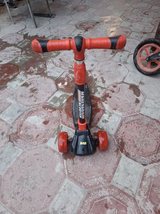 Детский самокат В хорошем состоянии