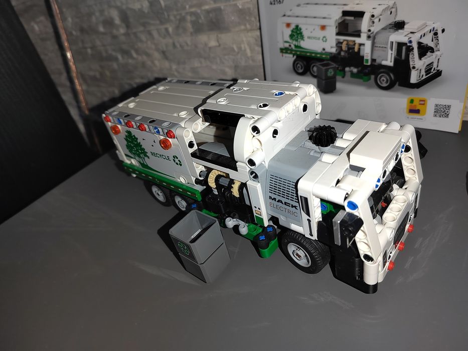LEGO TECHNIC 42167 И 42134