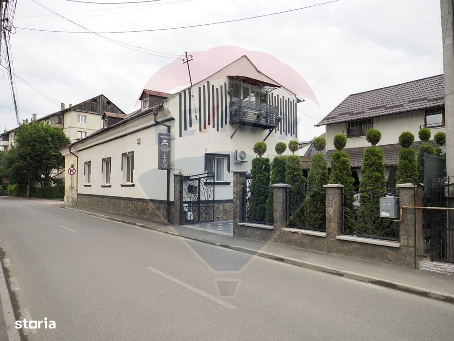 Casă / Vilă cu 9 camere de vânzare