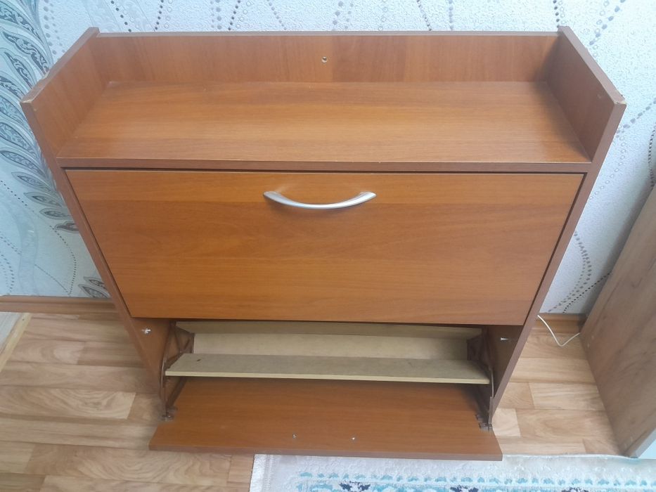 Продам обувница очень хороший