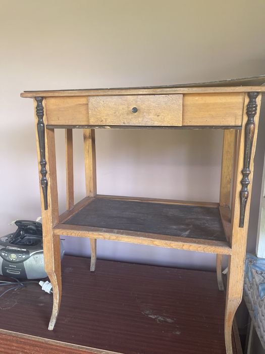 Эски стул , шкафча , паласлар ва шунга ухшаш бошка буюмлар сотаман