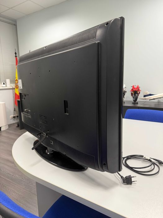Samsung LE32D403E2W, 32", HD Ready – работещ телевизор с дистанционно