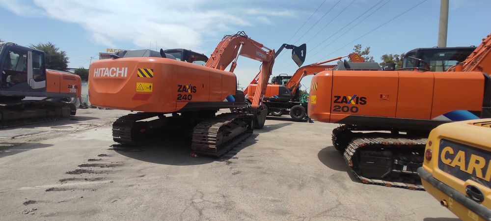 HITACHI ZX240-5A гусеничный экскаватор