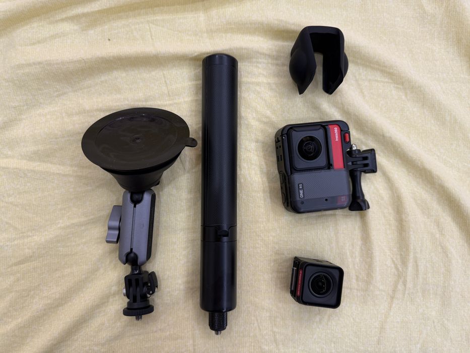 Insta360 ONE RS — полный комплект