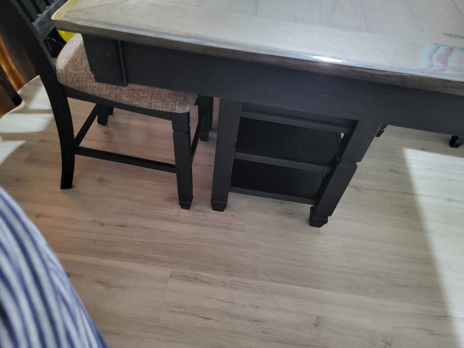 Шикарный стол дерево