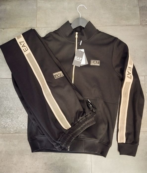 Спортен Екип EA7